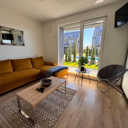 Apartament Vaivorykstes Poolside