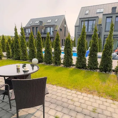 Vaivorykstes Poolside