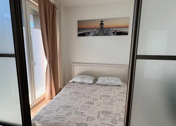 Vaivorykstes Poolside *