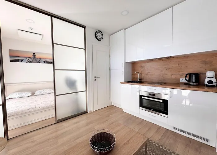 Vaivorykstes Poolside Apartman *