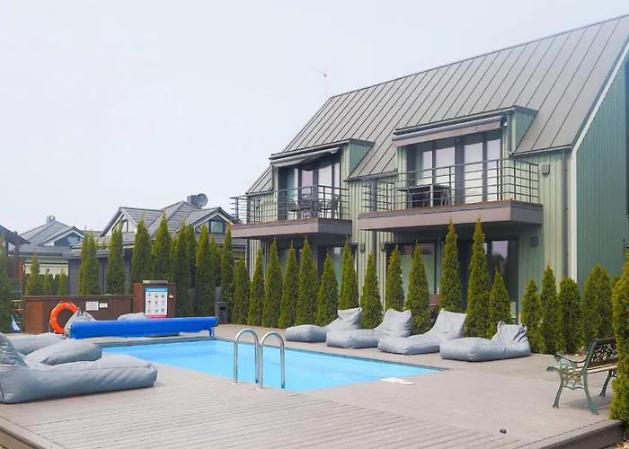 Vaivorykstes Poolside *