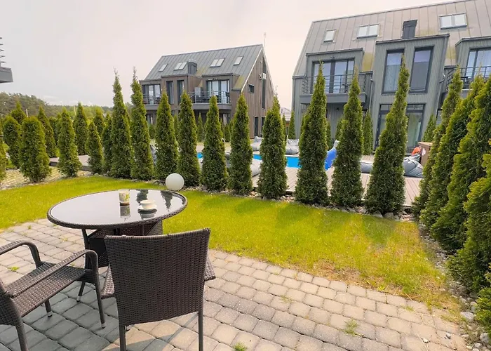 Vaivorykstes Poolside